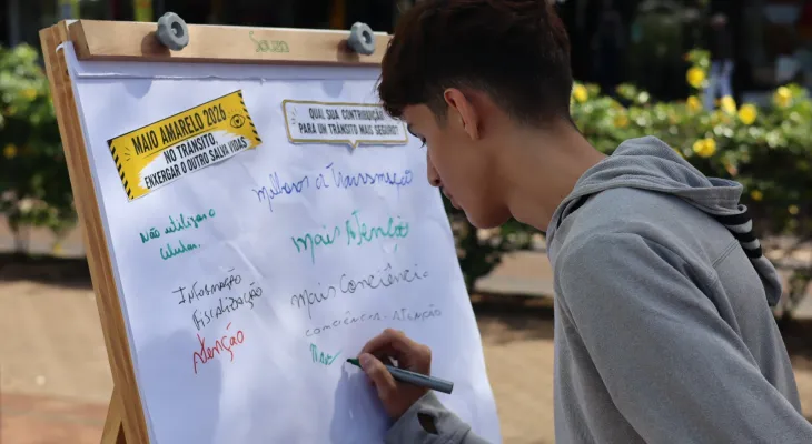Transitar inicia blitz educativas na Avenida Brasil para o Maio Amarelo em Cascavel