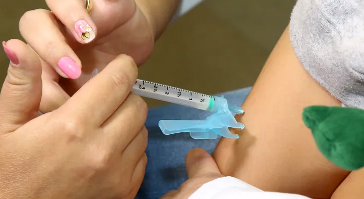 Saúde alerta para baixa adesão à vacina da gripe no Paraná; veja grupos e onde se vacinar
