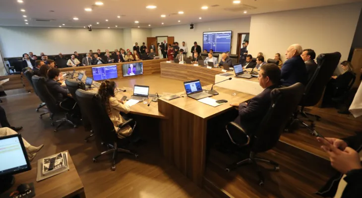 CCJ barra auxílio-saúde para procuradores aposentados do Paraná por inconstitucionalidade