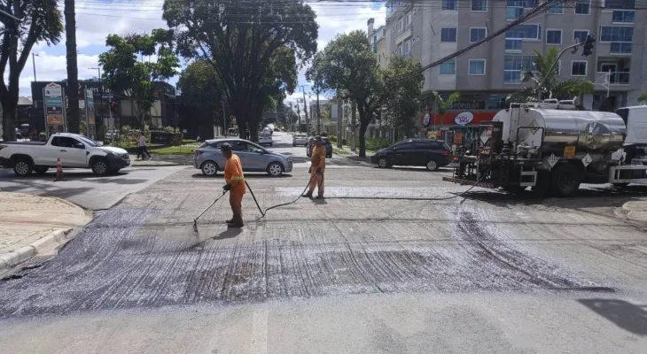 Obras no Xaxim e Boqueirão causam bloqueios e exigem atenção de motoristas em Curitiba