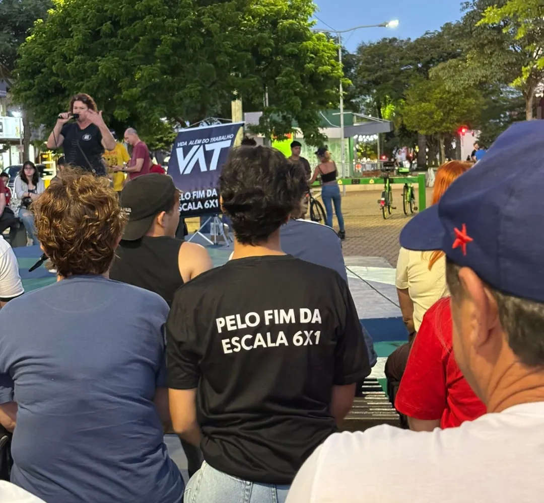 “Trabalhar menos para viver mais”: ato em Cascavel defende fim da escala 6x1