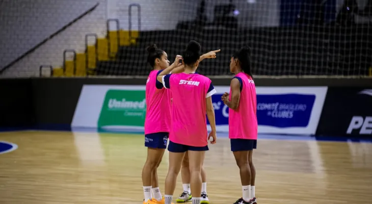 Stein Cascavel volta a jogar no ginásio da Neva nesta quarta-feira pela Liga Feminina de Futsal