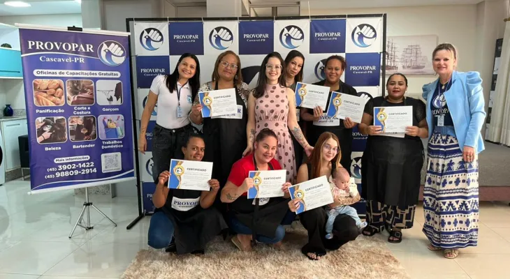Alunas da Oficina da Beleza recebem certificados em formatura promovida pelo Provopar