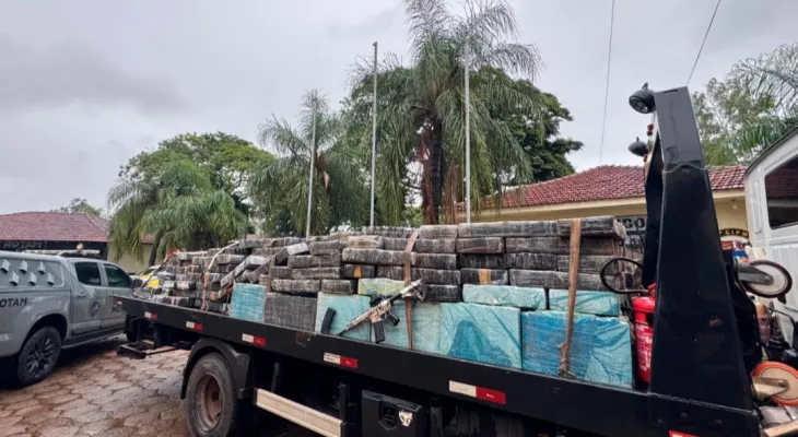 PMPR apreende mais de 5 toneladas de maconha e fuzil em Planaltina do Paraná