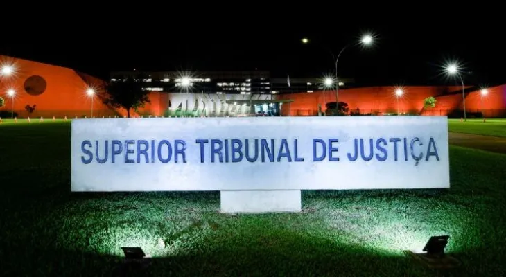 Julgamento sobre hora-atividade de professores do PR é adiado