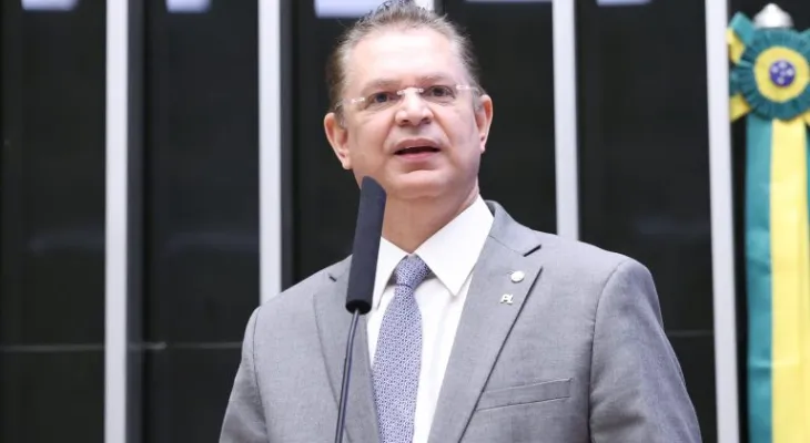 Deputados proíbem sigilo em despesas com viagens e alimentação do governo