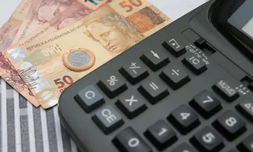 Receita paga nesta segunda último lote de restituição do IR 2026