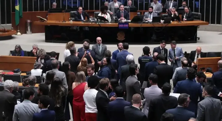 Câmara aprova fim da escala 6x1 por 461 votos; veja regras e como será a transição