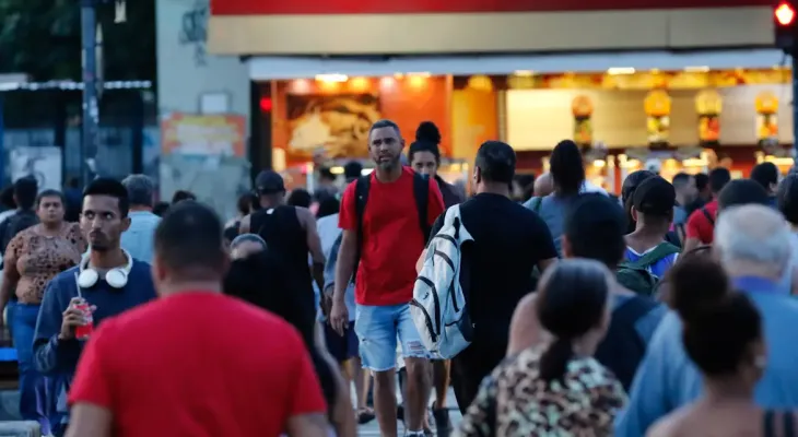 Desemprego chega a 5,8% no trimestre encerrado em abril, diz IBGE