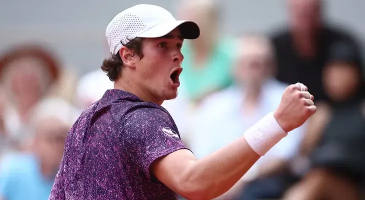 João Fonseca vence Djokovic de virada e faz história em Roland Garros