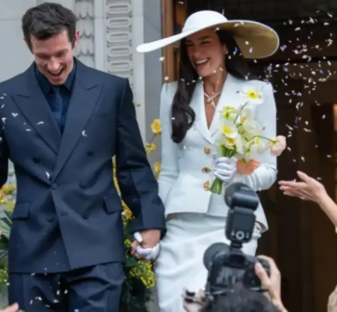 Dua Lipa se casa com Callum Turner em cerimônia reservada em Londres