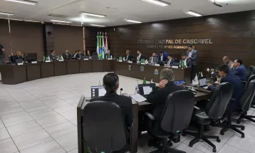 Câmara de Cascavel aprova prioridade para diabéticos e mantém projeto dos garis em tramitação