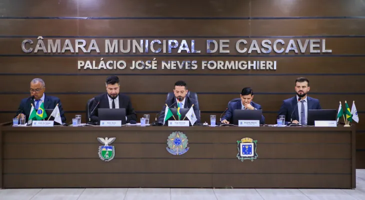 Vereadores cobram Ratinho por falta de repasse e aprovam recursos para manter Centro de Atletismo