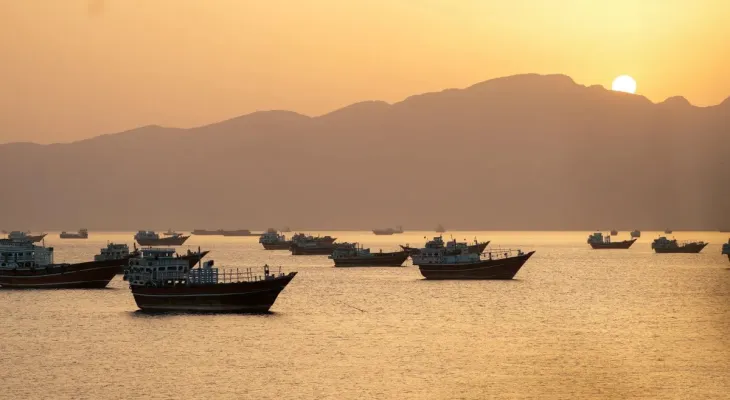 Plano da ONU permite retomada gradual da passagem de navios pelo Estreito de Ormuz