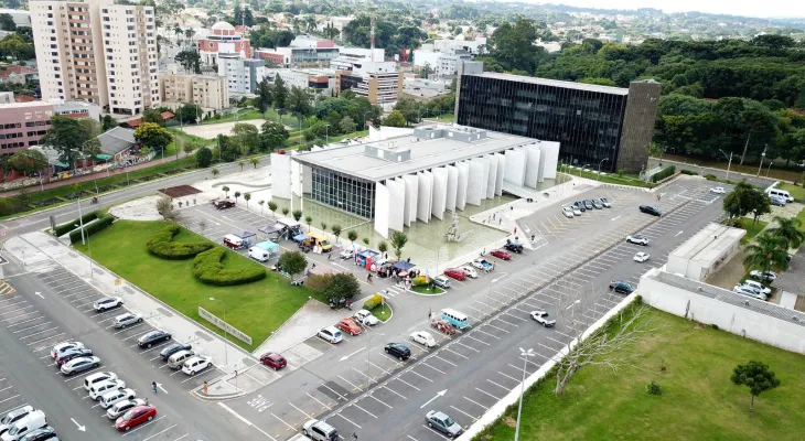 Tribunal de Contas do Paraná acumula obras milionárias atrasadas, aponta portal do próprio órgão