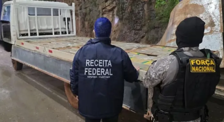 Tráfico usa caminhões pequenos para esconder drogas na fronteira com Paraguai