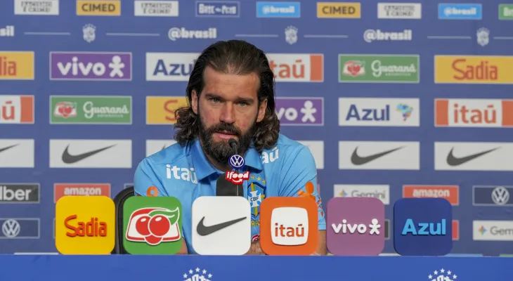 Alisson iguala marca histórica de Taffarel e Gilmar na estreia da Copa