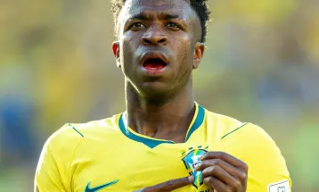 Vini Jr salva o Brasil com golaço na estreia; Endrick fica no banco