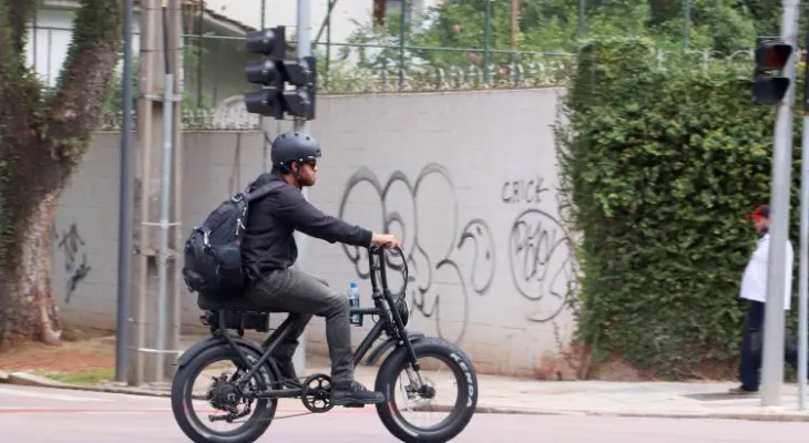 Câmara e municípios debatem idade mínima para uso de bicicletas elétricas