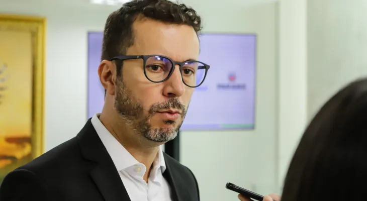 Secretário de Comunicação deixa governo Ratinho para assumir cargo em afiliada da Globo após gestão marcada por polêmicas
