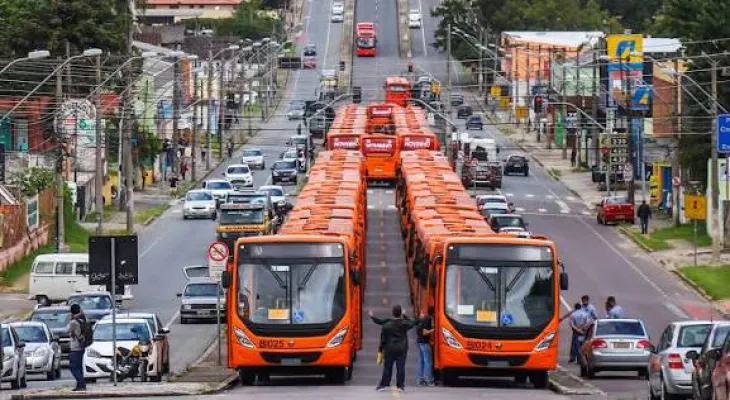 Justiça rejeita pedido das empresas e licitação do transporte coletivo de Curitiba segue indefinida