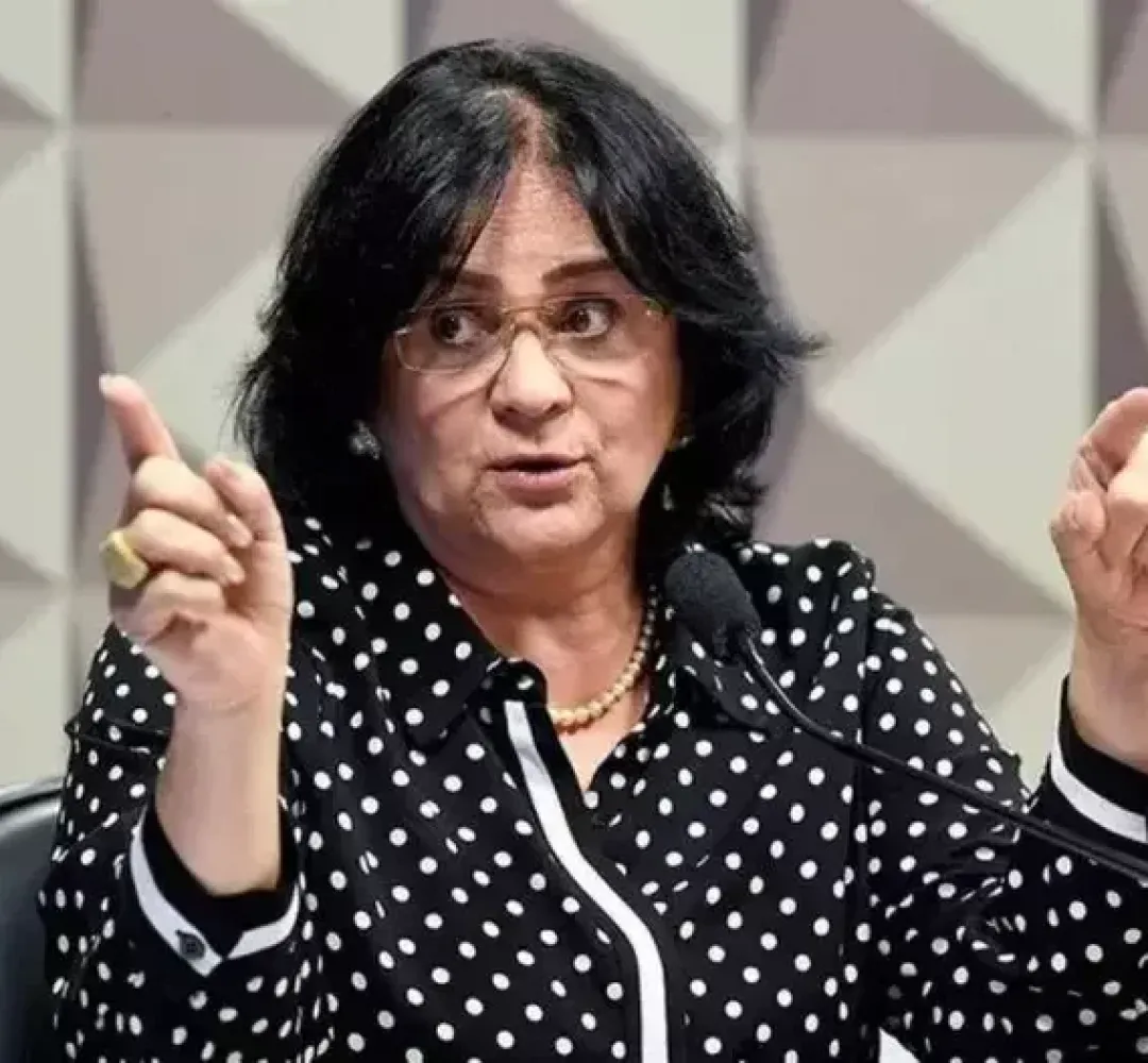 Damares Alves encomendou reportagem para atacar líder do PL, revela jornalista paranaense