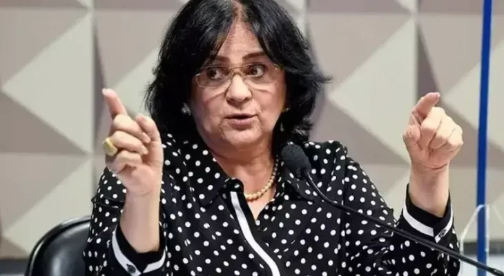 Damares alves lidera boicote a encontro de mulheres com Flávio Bolsonaro