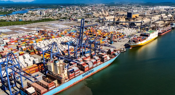 Porto de Paranaguá amplia estrutura e fortalece exportação de frango congelado