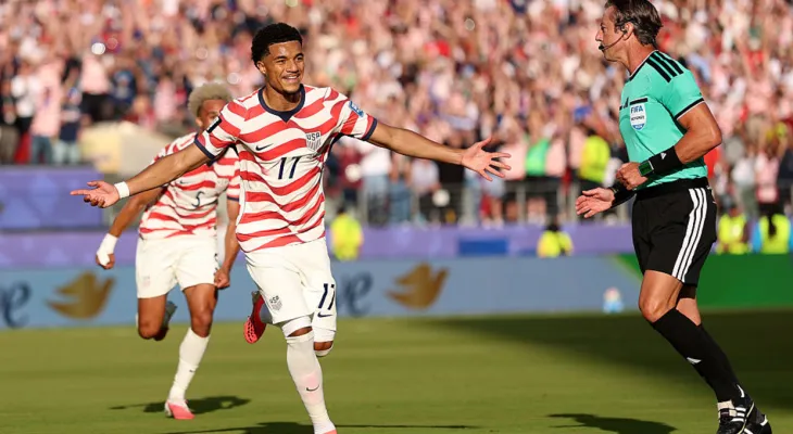Estados Unidos completam trinca dos mandantes nas oitavas da Copa do Mundo