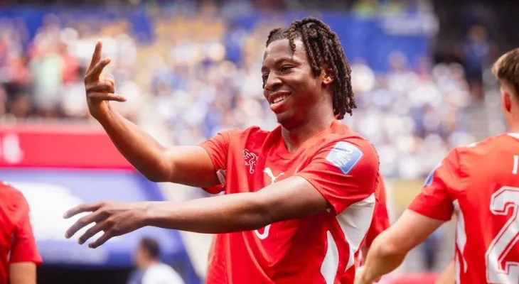 Com brilho de Johan Manzambi, Suíça derrota a Argélia e segue viva no Mundial