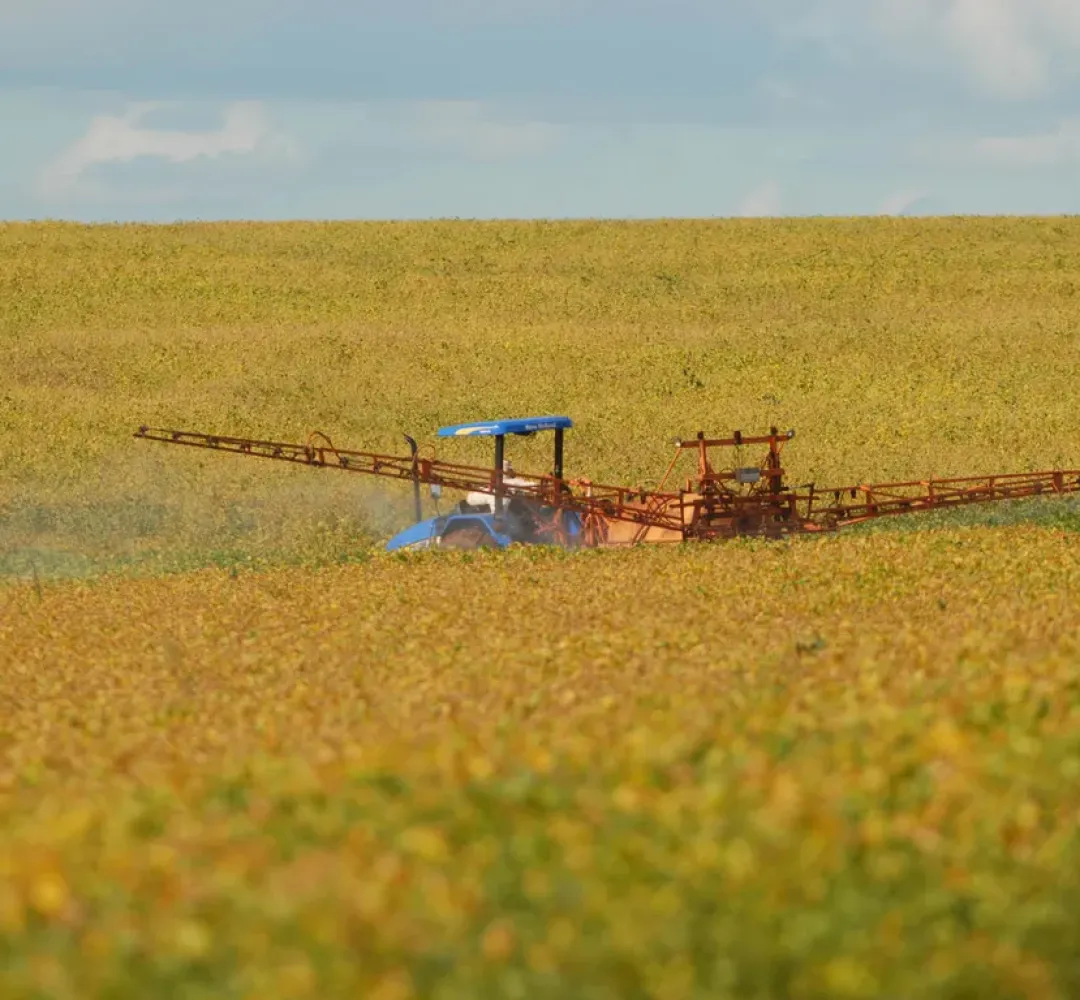 Alep debate impactos da deriva de agrotóxicos e regras para pulverização no Paraná