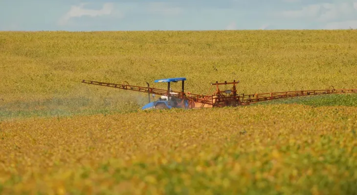 Sete dos dez agrotóxicos mais vendidos no Brasil são proibidos na União Europeia