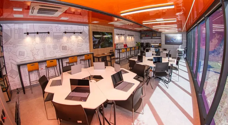 Unidade móvel de Inteligência Artificial do Senac chega a Cascavel com cursos gratuitos nas férias