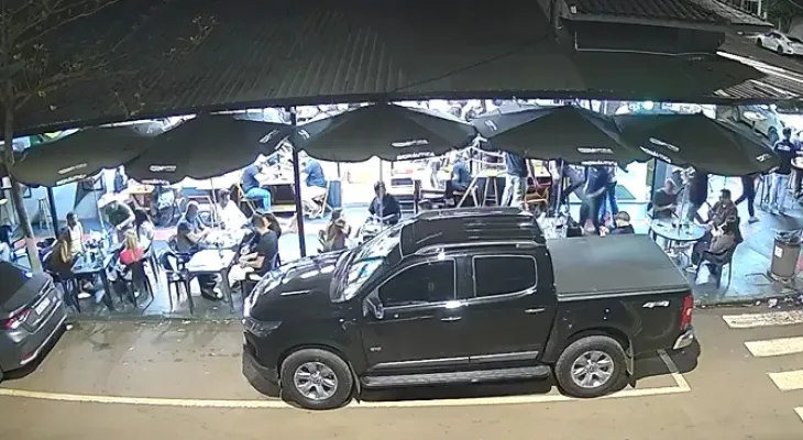 Ataque em conveniência deixa três mortos em Campo Mourão; adolescente é procurado