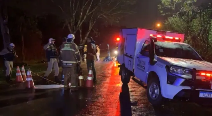 Duas mulheres morrem e seis pessoas ficam feridas após caminhonete bater contra árvore em Foz do Iguaçu