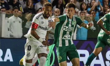 Neymar marca dois gols, provoca com comemoração e Santos empata com a Chapecoense no Brasileirão