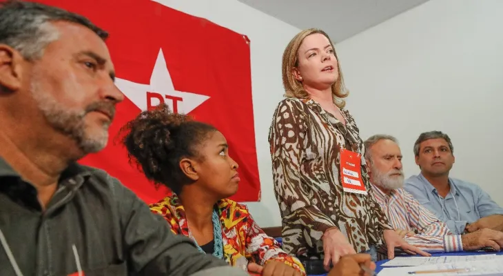 PT oficializa Gleisi Hoffmann e Dr. Rosinha ao Senado 