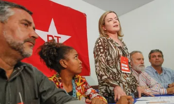 PT oficializa Gleisi Hoffmann e Dr. Rosinha ao Senado 