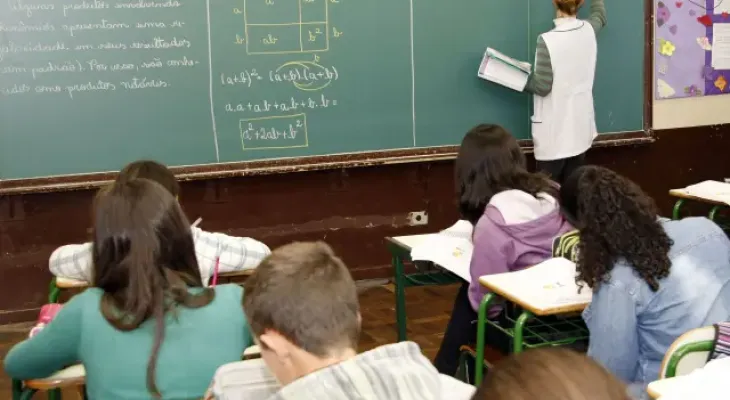 TCE determina mudanças em contrato da Educação e cobra metas, transparência e controle de resultados