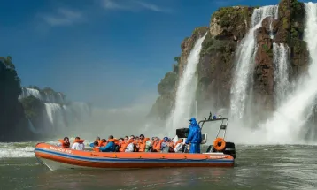 Polícia Civil faz busca no Macuco Safari durante investigação sobre morte de turista