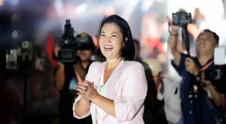 Keiko Fujimori toma posse e se torna a primeira mulher a assumir a Presidência do Peru