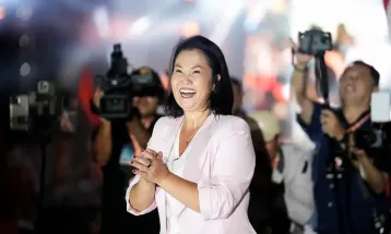 Keiko Fujimori toma posse e se torna a primeira mulher a assumir a Presidência do Peru