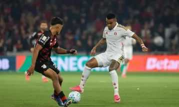 Internacional e Flamengo fazem duelo de opostos no Brasileiro