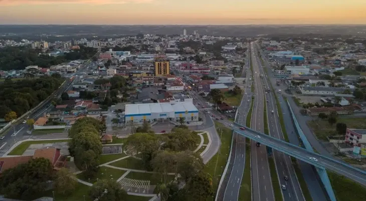 Ex-prefeito de Araucária e empresário são condenados por improbidade em desdobramento da Operação Fim de Feira