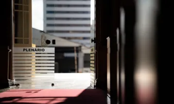 Câmara de Curitiba empossa dois novos vereadores após nova retotalização das eleições de 2024