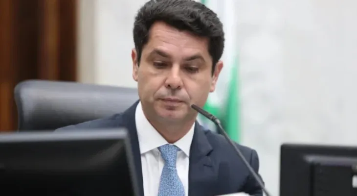 Curi silencia sobre Greca e reforça discurso anticorrupção em meio às especulações sobre futuro político