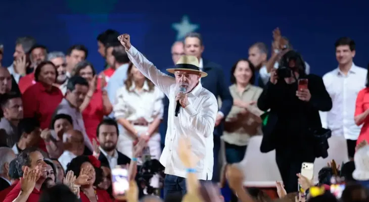 PT oficializa candidatura de Lula à Presidência