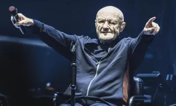 Phil Collins revela que filhos foram chamados para se despedir durante internação grave