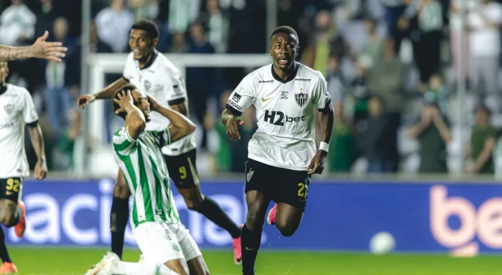 Atlético-MG marca nos acréscimos, elimina o Juventude e vai às quartas da Copa do Brasil