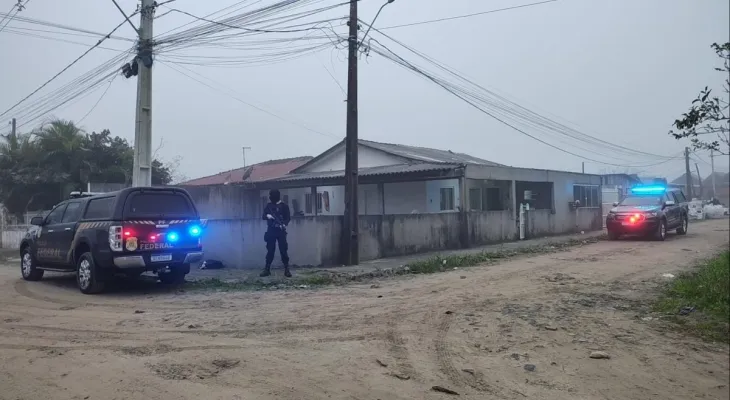 PF faz operação contra tráfico internacional de armas e aponta Curitiba como centro logístico da organização